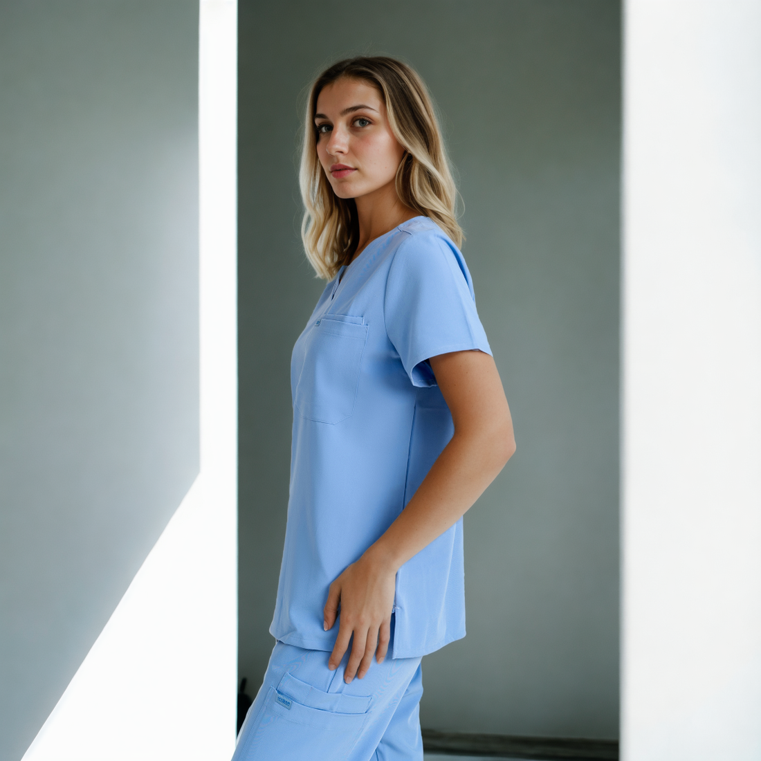 ADDISON 1 POCKET SCRUB TOP